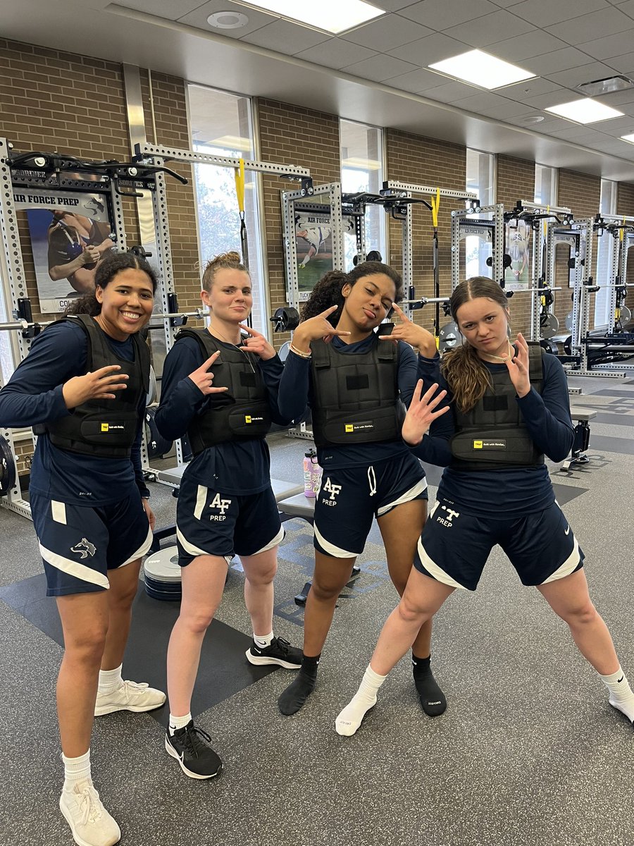 RasleyRynae's tweet photo. They think they hard in these vests ๐
#okaykinda #afprepwbb #usafaprep
Ladies put in work on the court today followed by lift https://t.co/ebwrCNeM2F