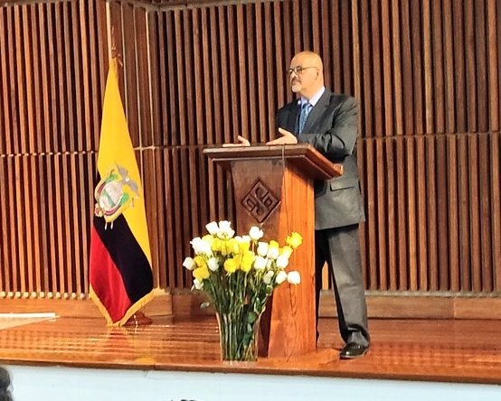 rmanciati's tweet photo. Charla organizada por @secap_ec a las nuevas autoridades de #Municipios del #Ecuador sobre "Medios de Comunicación y los retos del siglo XXI".  @CCREA_TV
@UTEoficial @CanalRTU @UNIMAXTV https://t.co/X6xEOAVPzF