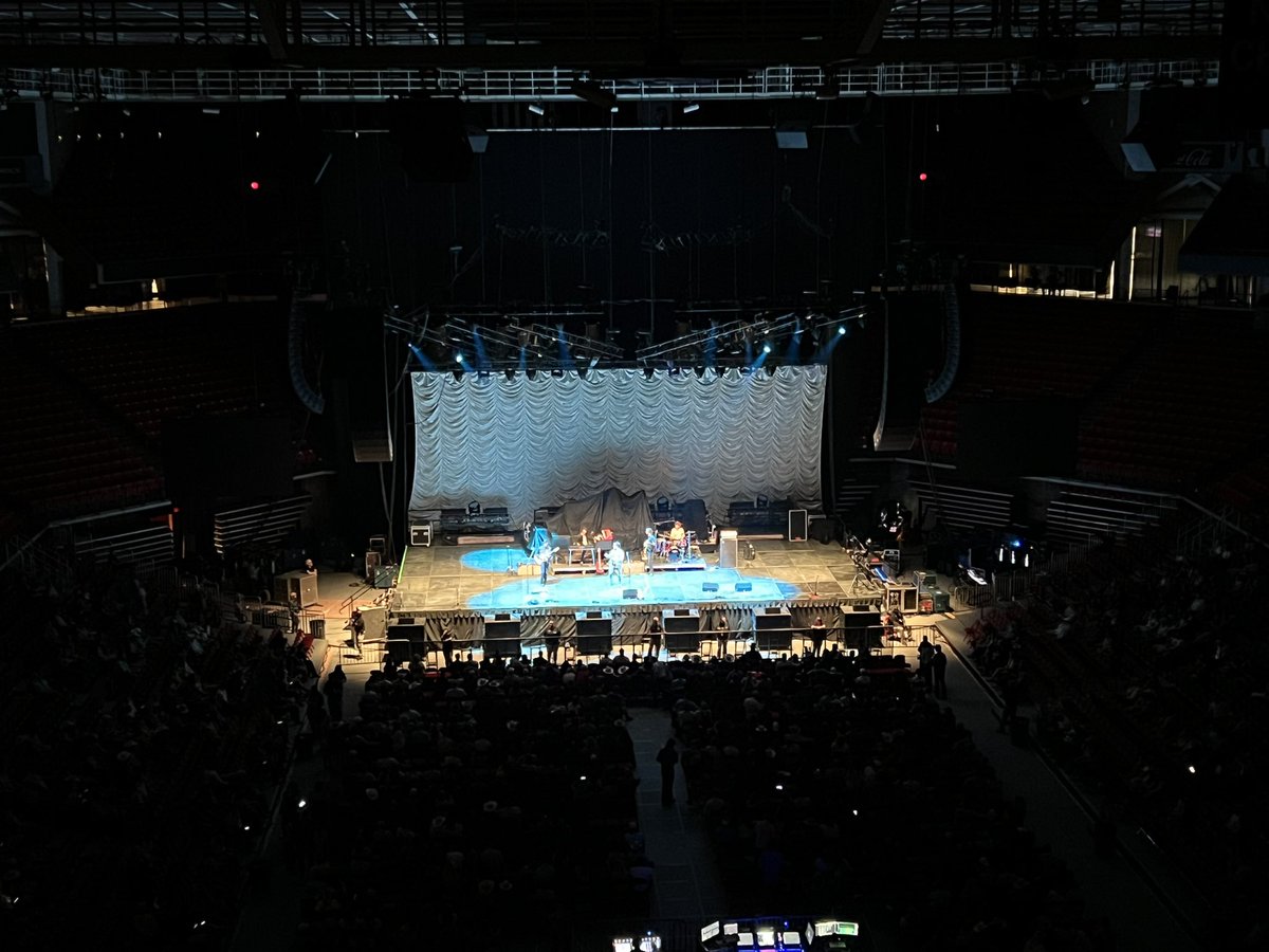 DavidGayNews's tweet image. The @TpTroubadours/@dawestheband show was very fun this evening in #Lubbock. (My apologies to everyone in Section 225 for my screaming/singing during the #Dawes set.)