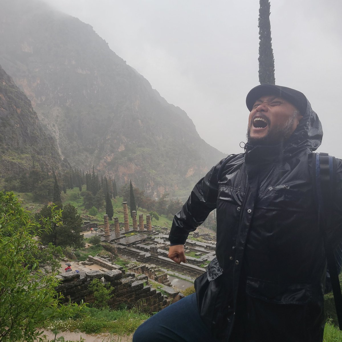 Wheeeee40's tweet photo. This...is...SPARTAAAAAAAAA

(This is actually the Temple of Apollo - AKA The Oracle - in Delphi)

#NewProfilePic https://t.co/nWDDgJH6NY