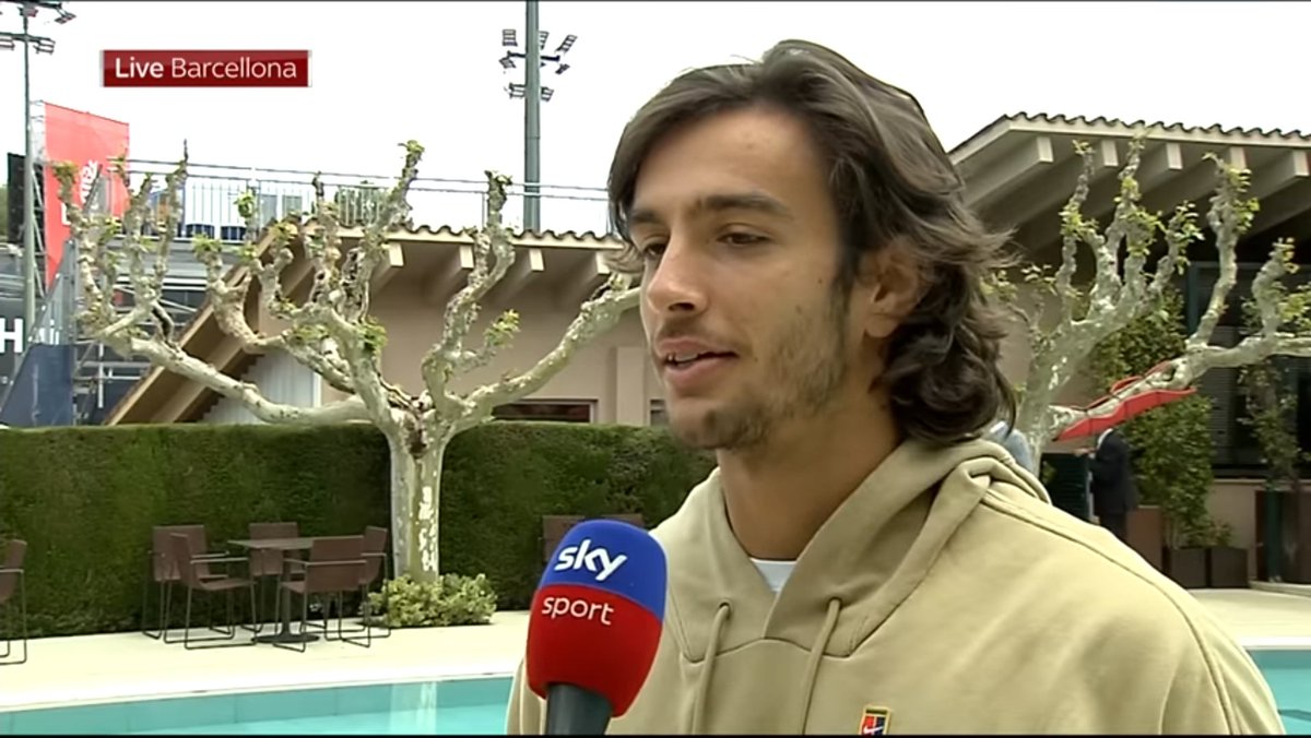musettina's tweet image. In the following tweets some interviews directly from yesterday😍💖 This one to Lore live from sky sport tennis 🇮🇹

That smile🫶🏻

#LorenzoMusetti #Muso #BCNOpenBS #tennisplayer #Italy #Italia #forza #nevergiveup #proudofyou