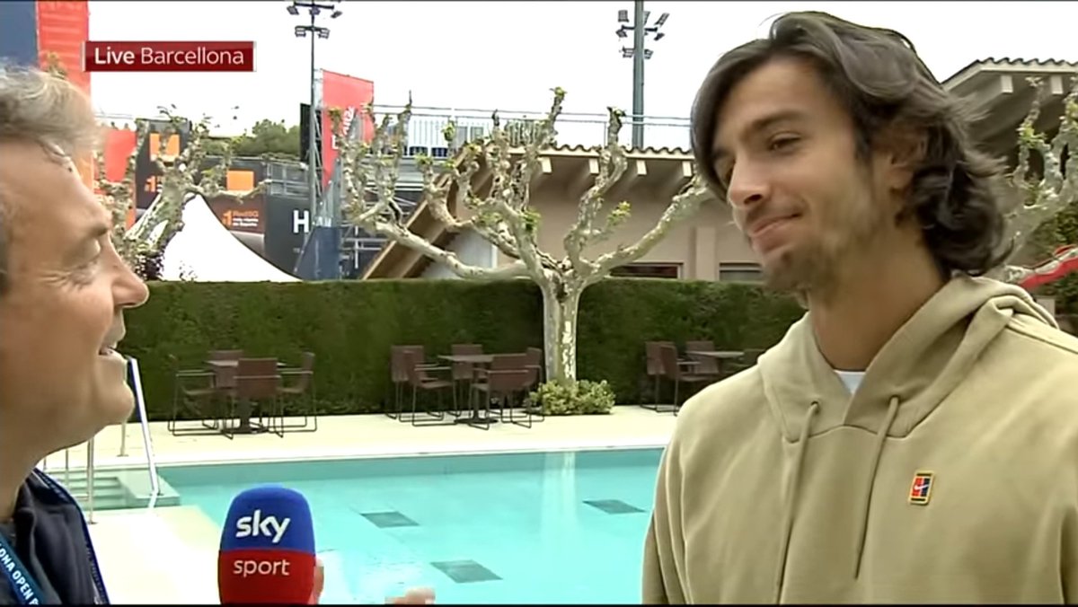 musettina's tweet image. In the following tweets some interviews directly from yesterday😍💖 This one to Lore live from sky sport tennis 🇮🇹

That smile🫶🏻

#LorenzoMusetti #Muso #BCNOpenBS #tennisplayer #Italy #Italia #forza #nevergiveup #proudofyou