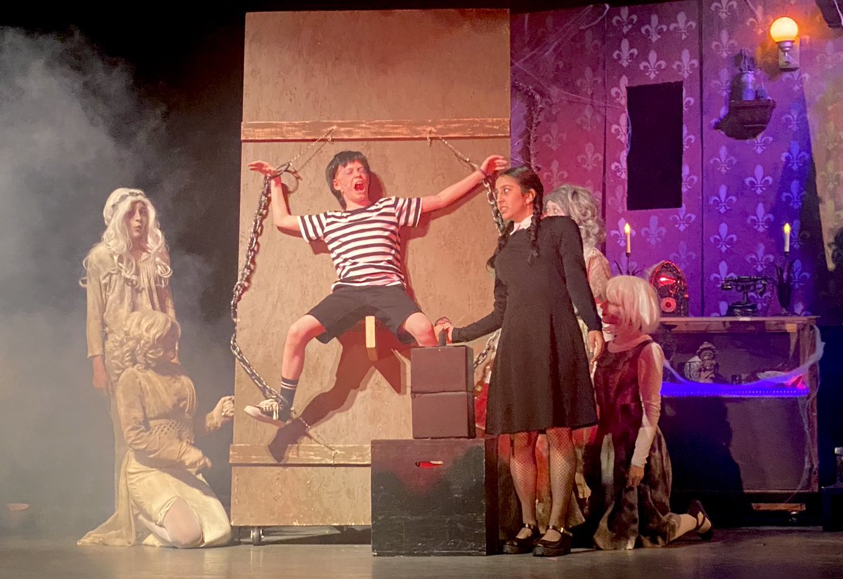SusanT1220's tweet photo. Adams Family 2023 @LJHDramaClub @BurbankSD111 @jh_sd111 https://t.co/WCk8ieVnj7