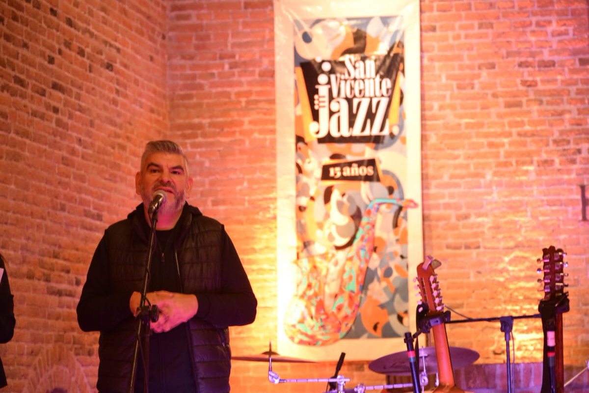 GarecaGc's tweet photo. San Vicente Jazz cumple 15 años 🤩 y para celebrarlo disfrutamos de Zequech, Lady Bren &Company y Daniel Maza Cuarteto junto a los vecinos.
🗓️Nos reencontramos hoy en Bodegas CARO con más jazz. Entrada gratuita por orden de llegada (#CapacidadLimitada) https://t.co/XwzJTlSrxs