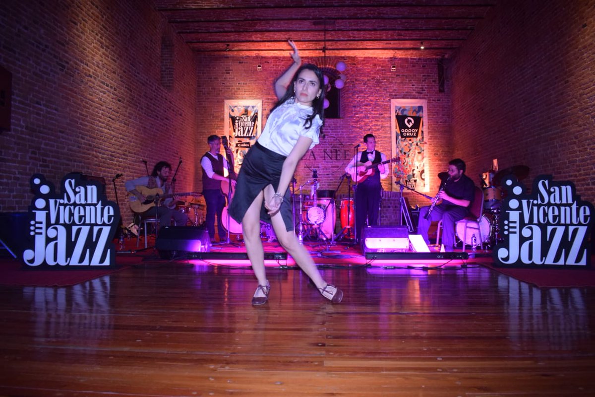 GarecaGc's tweet photo. San Vicente Jazz cumple 15 años 🤩 y para celebrarlo disfrutamos de Zequech, Lady Bren &Company y Daniel Maza Cuarteto junto a los vecinos.
🗓️Nos reencontramos hoy en Bodegas CARO con más jazz. Entrada gratuita por orden de llegada (#CapacidadLimitada) https://t.co/XwzJTlSrxs
