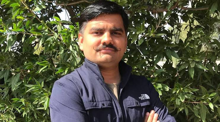 isudan_gadhvi's tweet image. આજે યુવરાજસિંહ છે, આવતી કાલે બીજુ કોઈ હશે. જો આમ ચાલ્યું તો આવનારા સમયમાં ઉમેદવારો માટે અવાજ ઉઠાવવા અને અને પેપર લીક કાંડ બહાર લાવવા માટે કોઈ આગળ નહિ આવે, માટે હું ગુજરાતના તમામ યુવાનોને અપીલ કરું છું કે તમારો અવાજ ઉઠાવો અને @YAJadeja સાથે ઉભા રહો!

#I_Support_Yuvrajsinh