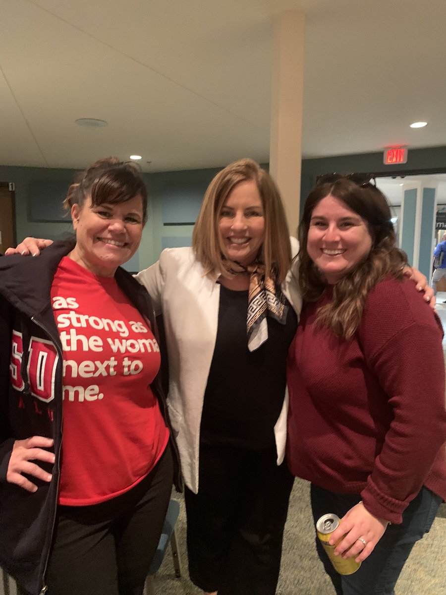 ms_carr's tweet photo. Surrounded by strong women who inspire me tonight at #leadingwhilefemale https://t.co/OzDoreX34R