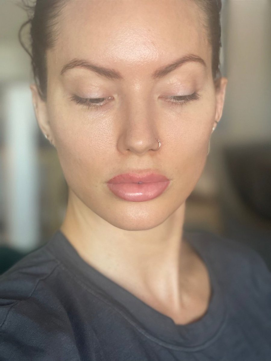 SwensonKayleigh's tweet photo. my lip blush turned out so pretty🥹 https://t.co/53v7Ue3LLs