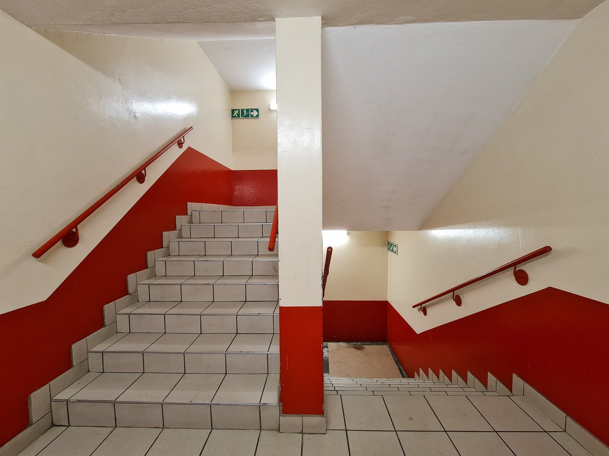 TheBackbrooms's tweet photo. Which way should i go?
#Thebackrooms #backrooms #Thebackbrooms #luminalspaces https://t.co/4MURF8zfcv
