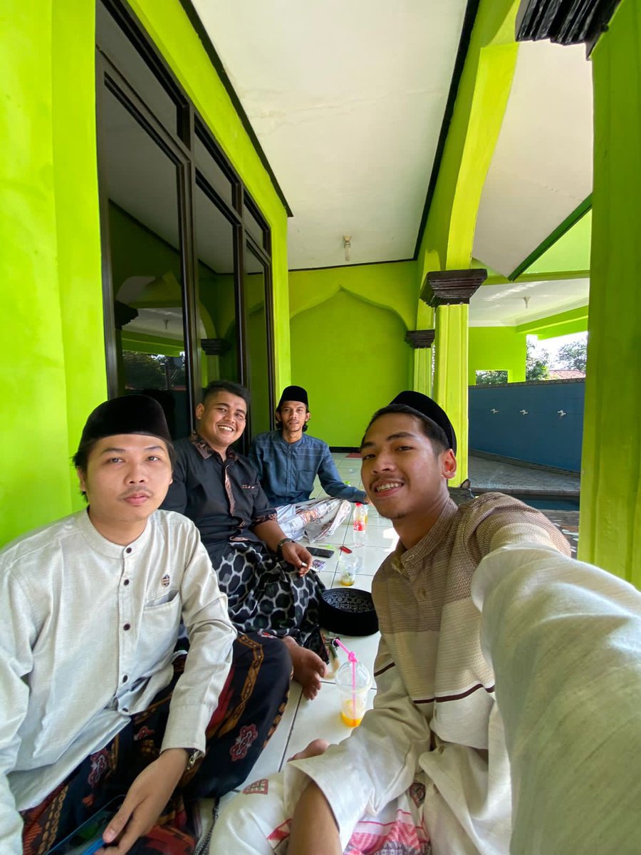 pna_online's tweet photo. Selamat Hari Raya Idul Fitri https://t.co/izS8S1rqLV