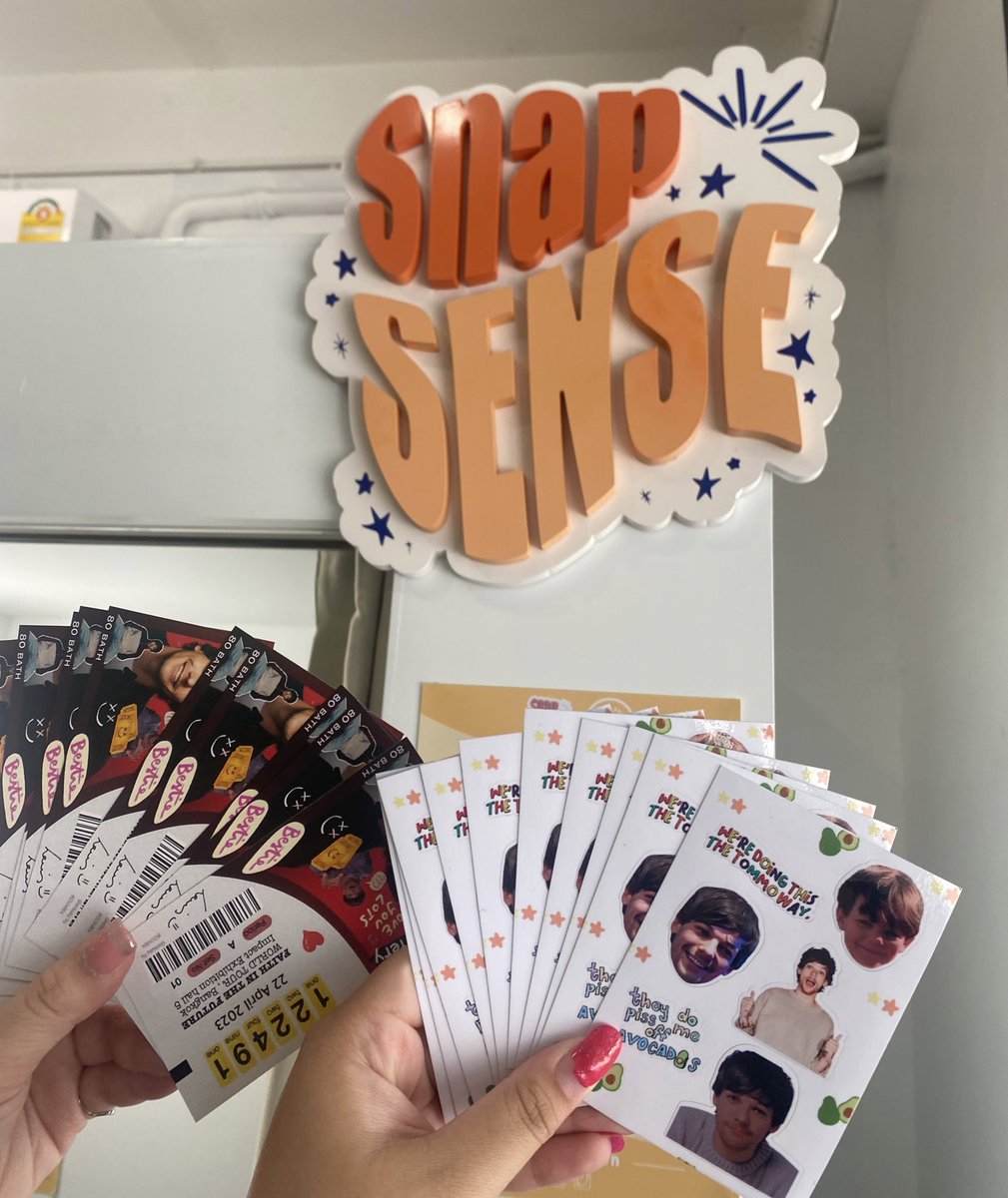 vyvevy's tweet image. [ pls rt ] ใครมาถ่ายรูปที่สาขา memo station อโศก สามารถขอ  giveaway กับพี่พนักงานตอนจ่ายเงินได้เลยน้า เรากับพี่นุ่น @010496x ทำมาแจกงับ✨💗

#FAITHINTHEFUTUREWORLDBKK 
#LouisTomlinsonTH2023