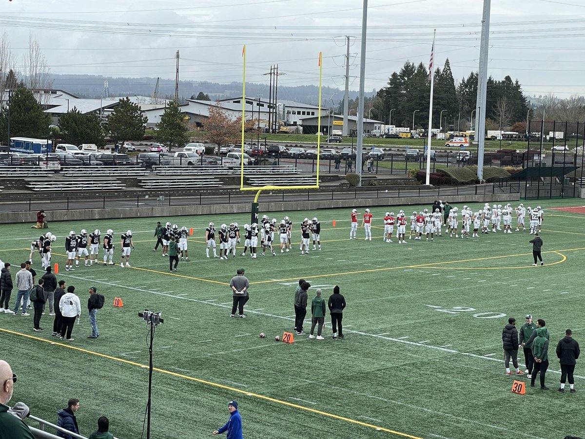 NancyPimentel33's tweet photo. Portland State Spring Game 🤍💚🏈 Can’t wait to see you play kid! @freddylujan28 #GodsPlan🙏🏼 #ProudMomma https://t.co/KyzGmojrq3