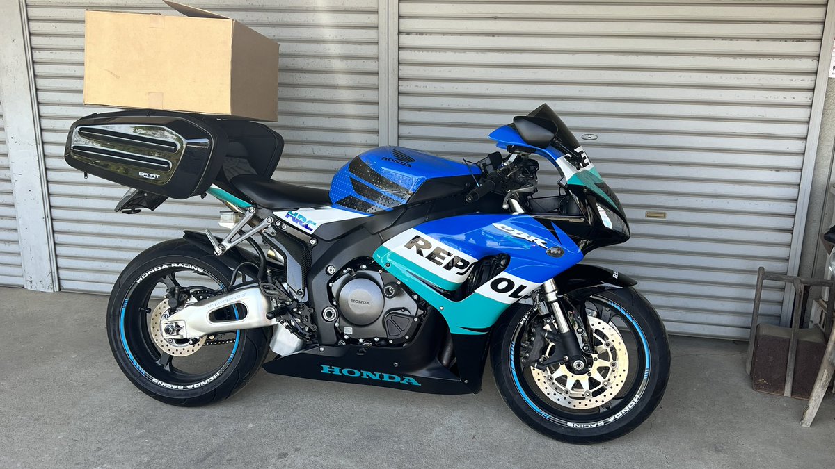 susi_umaiyo's tweet photo. キャンプ用ポータブルバイクカバーすげ〜ww https://t.co/9xkVgWtG1E