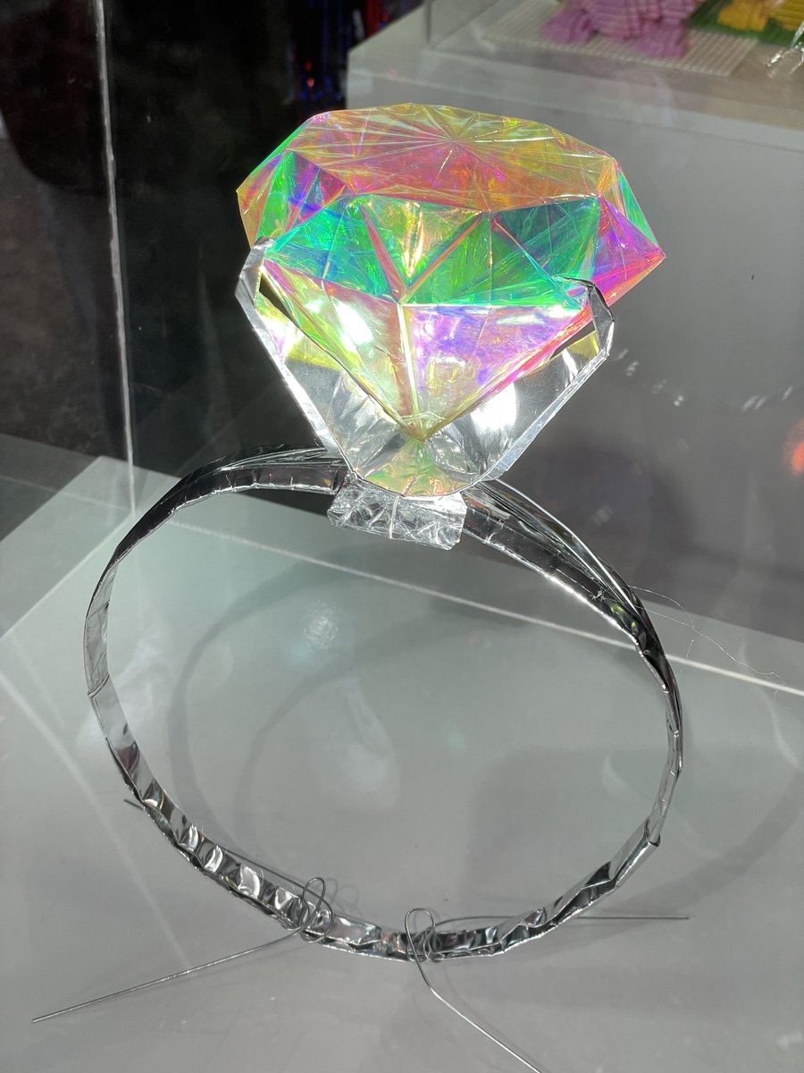 zikilluu's tweet image. 折り紙世界チャンピオンのアドビ加納さん（@hirokano123）の折り紙作品見てきました。えっっっこれ折り紙なの？？？最初折り紙って分からなくてどこにあるのーーーって思った😂クオリティえぐい…！！
Adobe Expressで記念写真（？）も作りました。
#CreativityForAll 
#TRP2023 #AdobeExpress