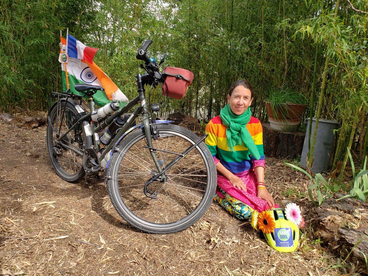 wheelsforsoil's tweet photo. My wheels have vibrated everywhere for you
And with all my being 
On your amber bark, I recognized the sacred soil that carried me.
Across the borders, always the same excitement...
What would I have been without you?
#EverythingIsSoil #EarthDay2023 @cpsavesoil @EarthDay https://t.co/HUryU1sQ3v