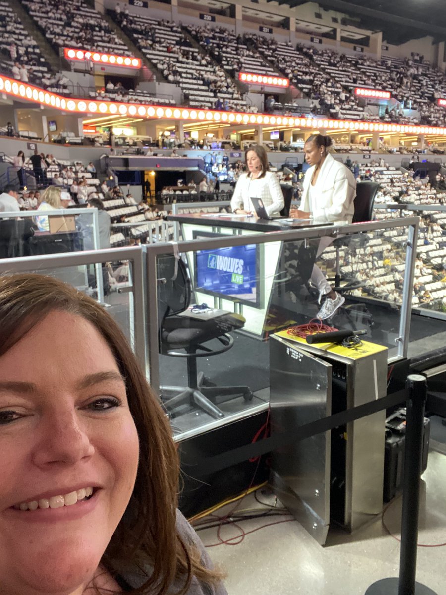 KatieArthur15's tweet photo. @coachdags @MarneyGellner @Timberwolves I got a wave 👋- so great to see you @MarneyGellner https://t.co/J023zytN3E