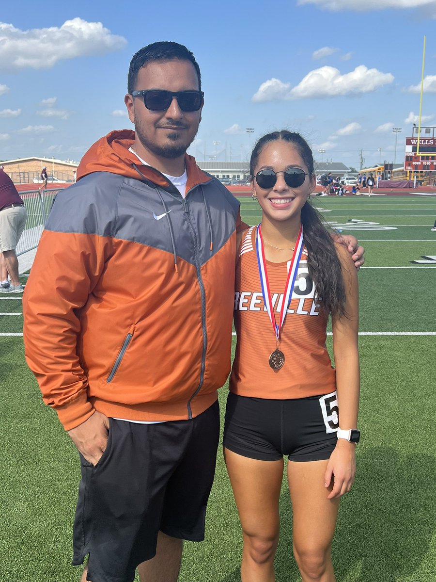 Congrats to my distance runners Jada Johnson and Erin Rivas! Jada returns to regionals in the 3200m run for the 3rd straight year! Erin qualifies for regionals for the first time in the 800m &amp; 1600m. Two of the hardest working kids I’ve had the privilege to coach! Very proud!