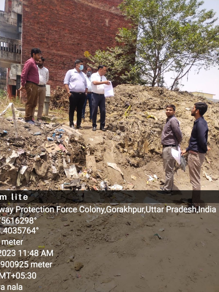 anildhingraias's tweet photo. Inspection of Gordhayia Nallas with my team, to expedite the work. Instructed them to complete the work on time and with good quality. https://t.co/4bG6XuWi25
