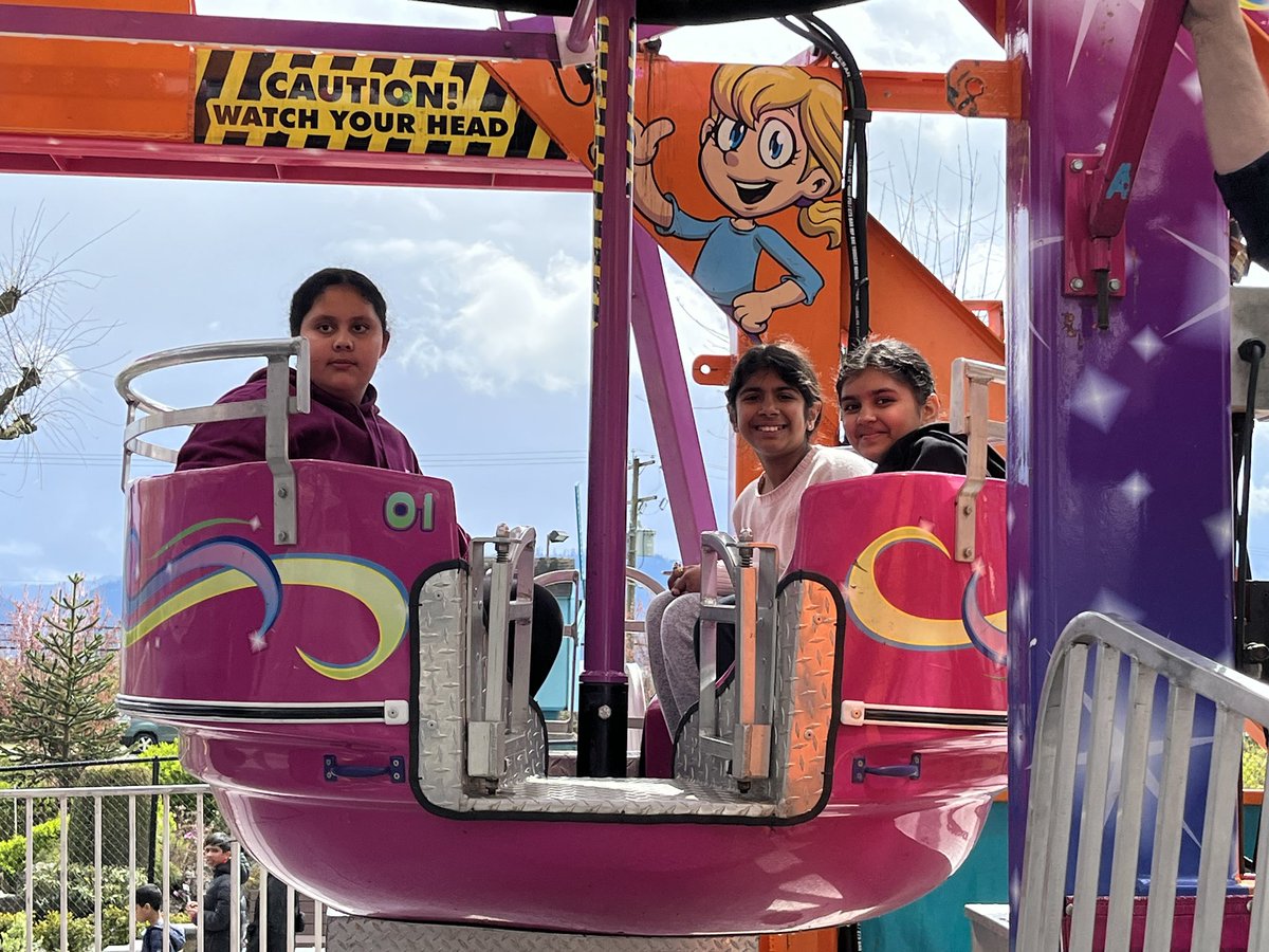 TeresaSeo2's tweet photo. What a fun field trip today to @CastleFunPark to learn about simple machines! The go cart mechanic did a great job explaining about the different simple machines in go carts and the kiddos had so much fun with the scavenger hunt and playing games! @AbbotsfordSD @clearbrookcubs https://t.co/3S6mQTfruA