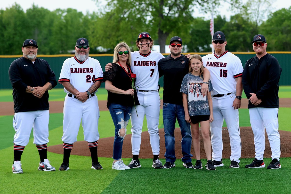 CoAcH_JeBlaWo's tweet photo. What better way to honor our only senior (#7 Gunner Lovelady) on Senior Night in Winnsboro, but with a 12-2 win against Quitman to move to 19-10-1 on the season and 9-2 in district. I couldn't be more proud of our Red Raiders!
#FearTheSpear #RuggedRed https://t.co/SAj8QKayO9