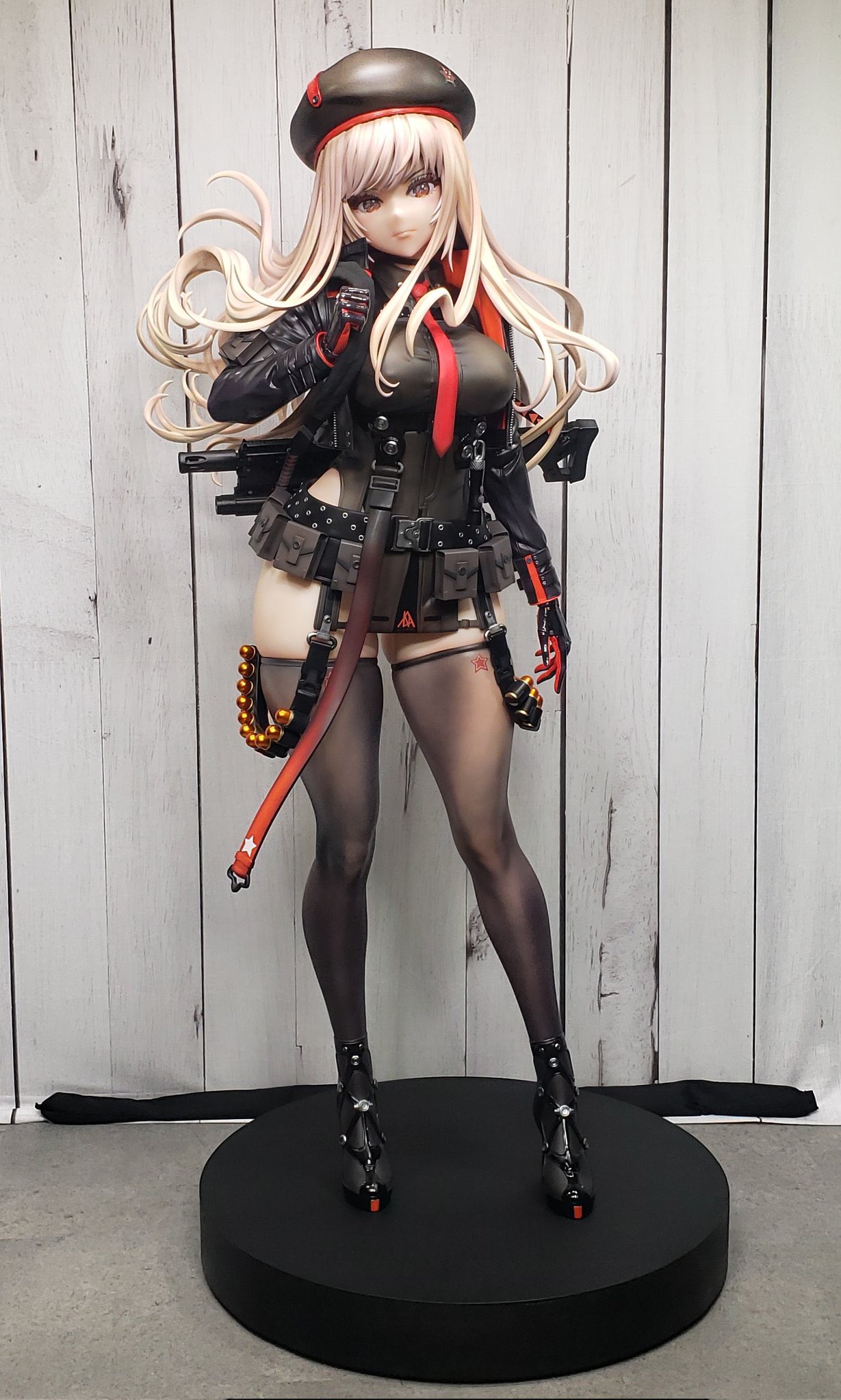 NIKKE ラピ 1/4 フィギュア Amazon.co.jp: NIKKE ラピ 1/4 塗装済み完成品スタチュー