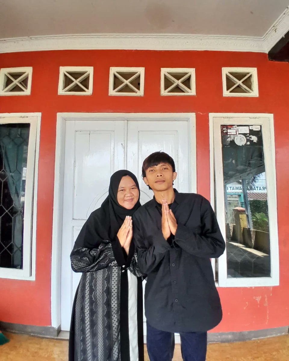 CShaully's tweet photo. Tahun sekarang bebas dari pertanyaan "kapan nikah?" diganti jd "udh isi apa blm?" Hmmmmmmmzzzzzzz
Tahun depan nambah personil. Aamiin✨🖤 https://t.co/IifpzvyC65