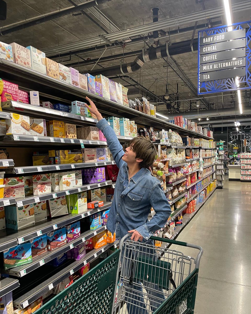 nejaemina's tweet photo. Grocery store at LA 🇺🇲🛒 https://t.co/4gVrulA2w4