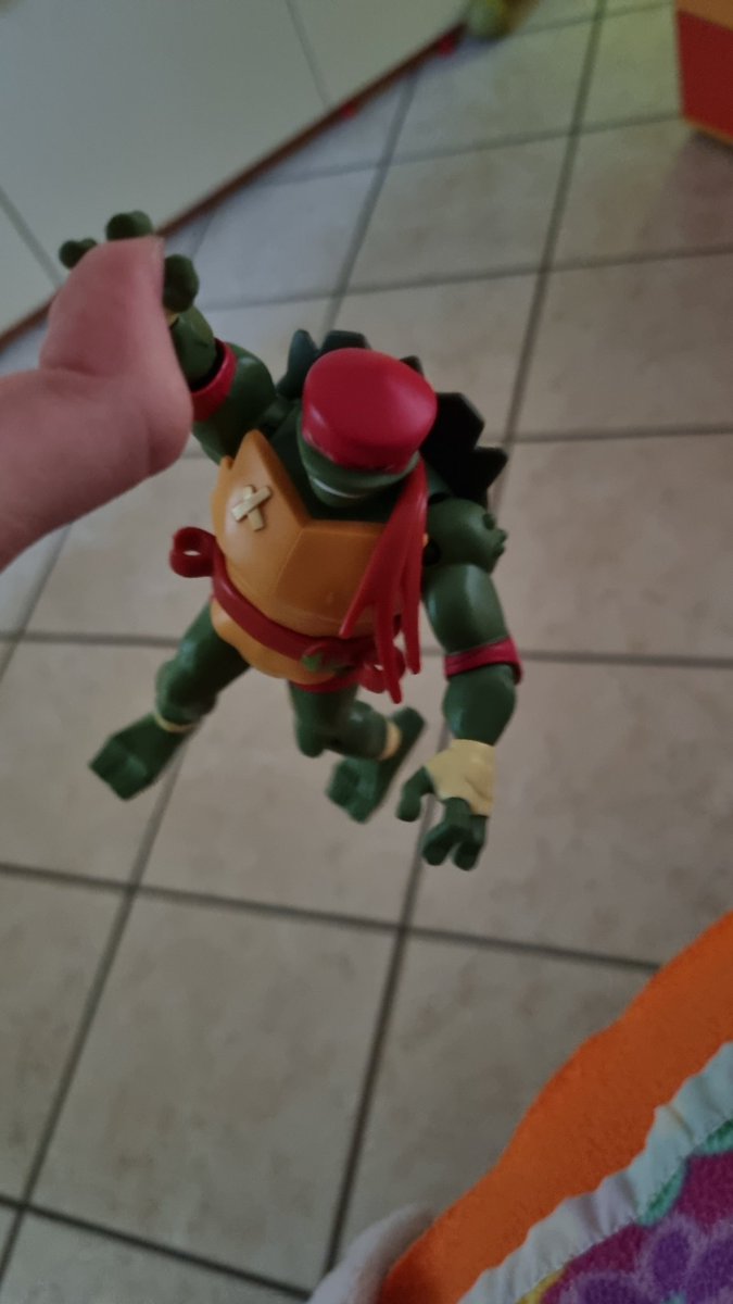 akirapolarbear's tweet photo. Bro is holding on for dear life 💀
#rottmnt #raphaelhamato https://t.co/0UqGK0xju9