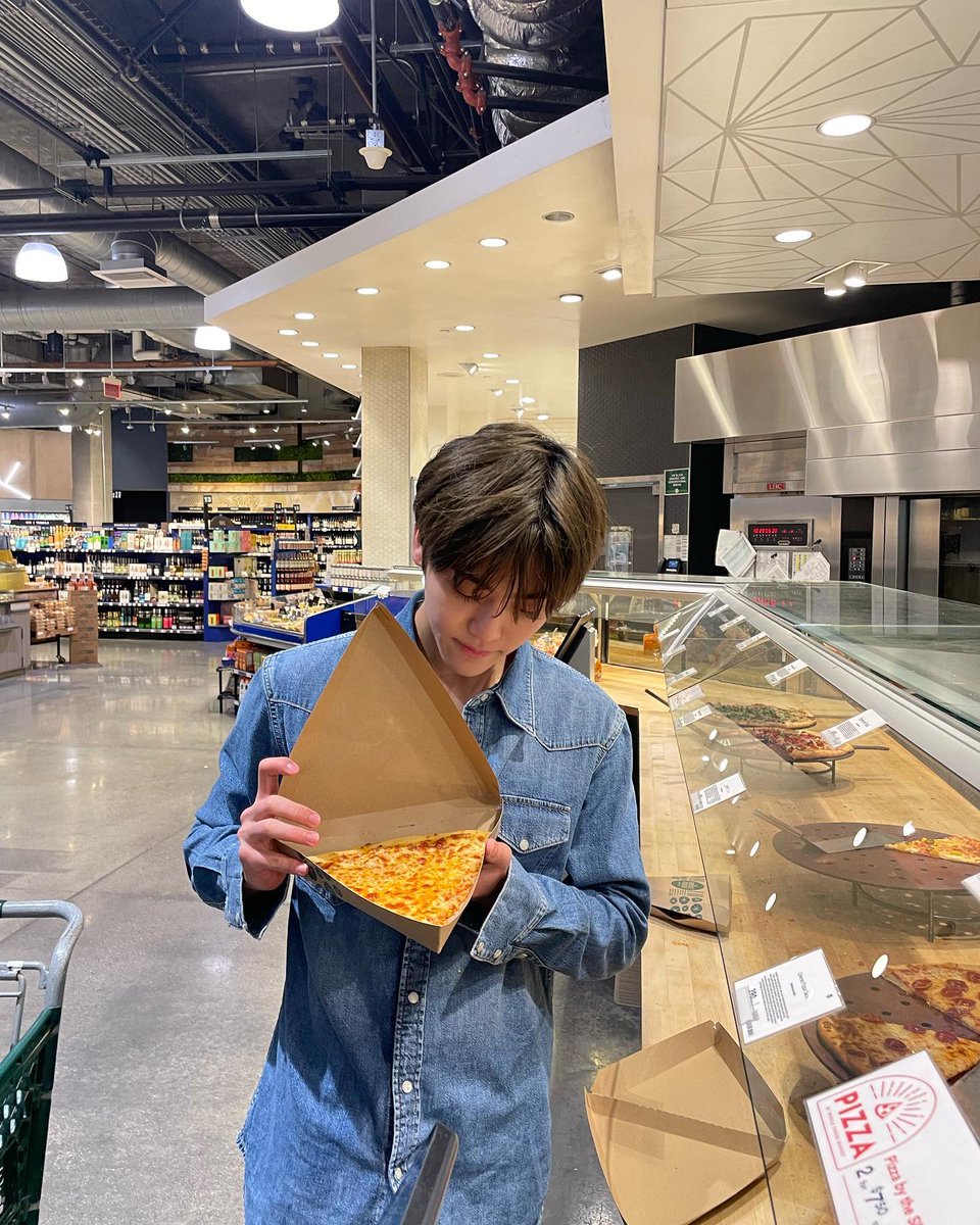 nejaemina's tweet photo. Grocery store at LA 🇺🇲🛒 https://t.co/4gVrulA2w4
