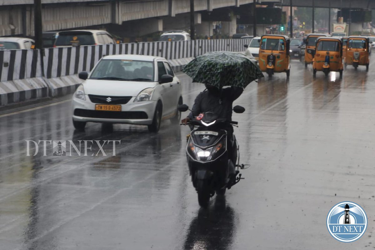 dt_next's tweet photo. #ChennaiaRains: Visuals of mild rain showers from Aminjikarai, Chennai.

📸 @_Hemanathan_   

#Rains #moderaterains #Rainfall #WeatherUpdate #Weather #weathernews #chennaiweather #moderaterainfall #Aminjikarai #Chennai https://t.co/Hnx4q2oPpc