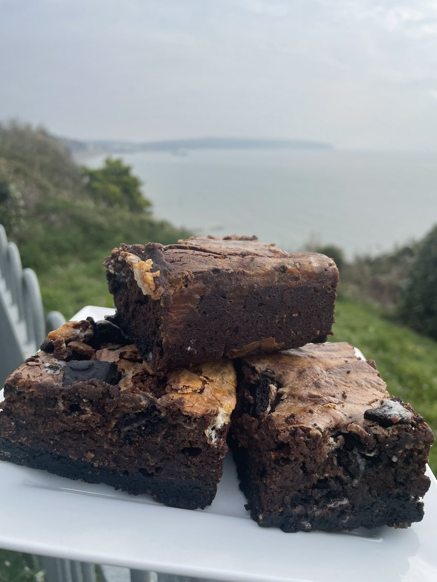 Blueberrys_cafe's tweet photo. New today, Oreo Cheesecake Brownies.
What’s better than a brownie? A cheesecake brownie 🎉 add Oreo’s into the mix as well and who can go wrong!
##blueberryscafe #cake #cafe #iow #cakeisonyourmind #brownie #cheesecake #oreo #chessecakebrownie #homemade #cafewithaview https://t.co/5g2hTtEXaX