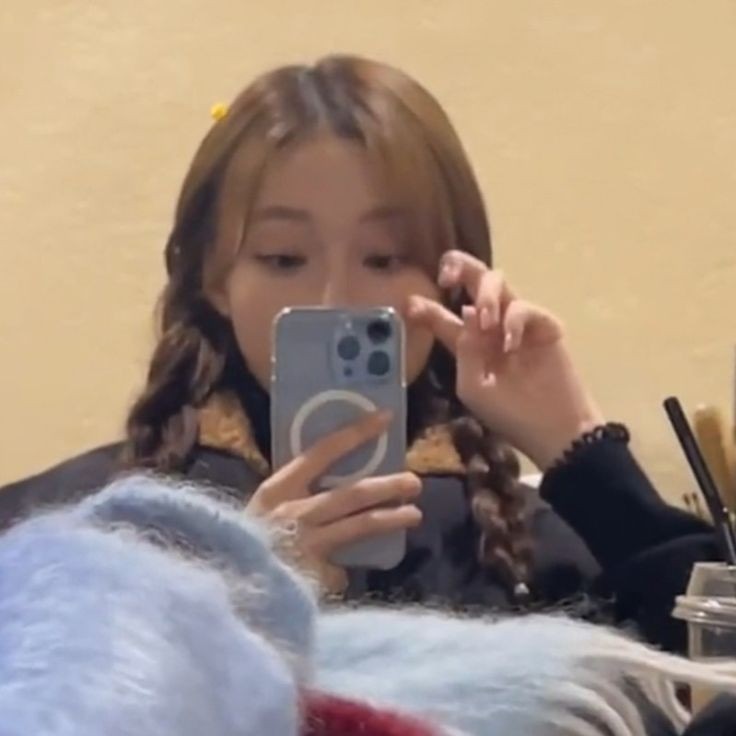 🩷 DAY 1 🩷

⋆Looking for Interactive moots!⋆
New to #kpoptwt/#stantwt
~Keeleigh, She/Her, 07 liner
~INTP

{🎧} Mainly looking for Dives, Bunnies, Mys, Nswers, army's, blinks, orbits, onces, Moas, stays and WithU's
-any fandom welcome ofc-

⋆Comment to be moots⋆