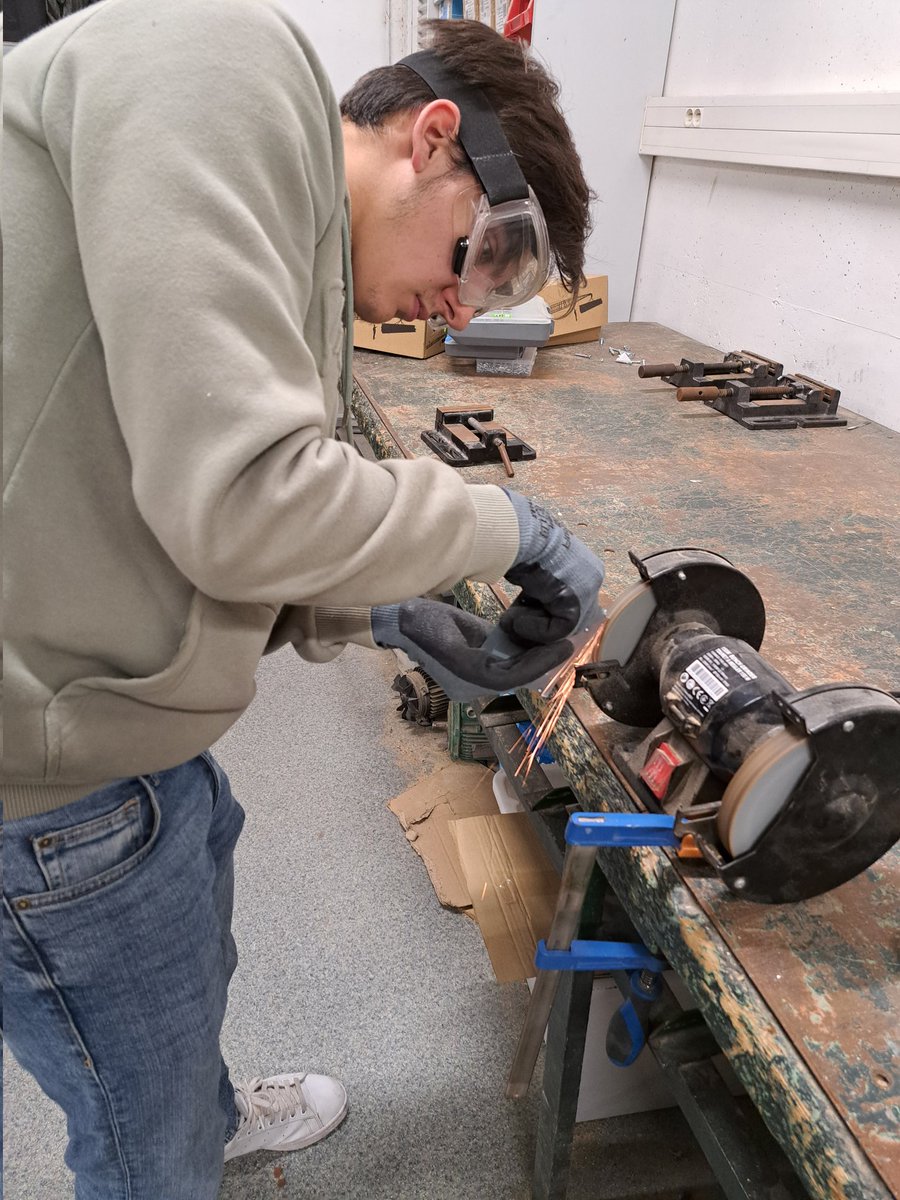 Pascal_Arnoux's tweet photo. Avec l'atelier @epf_ingenieurs tout est plus facile Reconditionnement d'ordi lors de la #jerryparty @montpellier_ @Montpellier3m @Montpellibre @CathelZitzmann @Pascal_Arnoux @Emmabuntus @ayiyikoh @DocteurPC1 @fyouzan @JerryValentin9 @jerryDIT @apifrorg #logicielslibres https://t.co/gp6SleDYvR