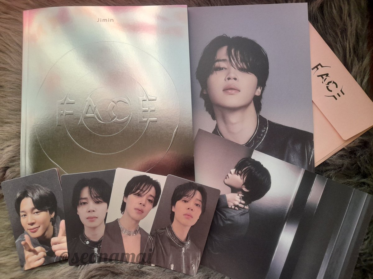 seonamgi's tweet photo. the name of the album says it all ackk im so inlove. thank you again @jmncollects, you're the bestt <3
#jmnproofs https://t.co/i9Y9svSYlI