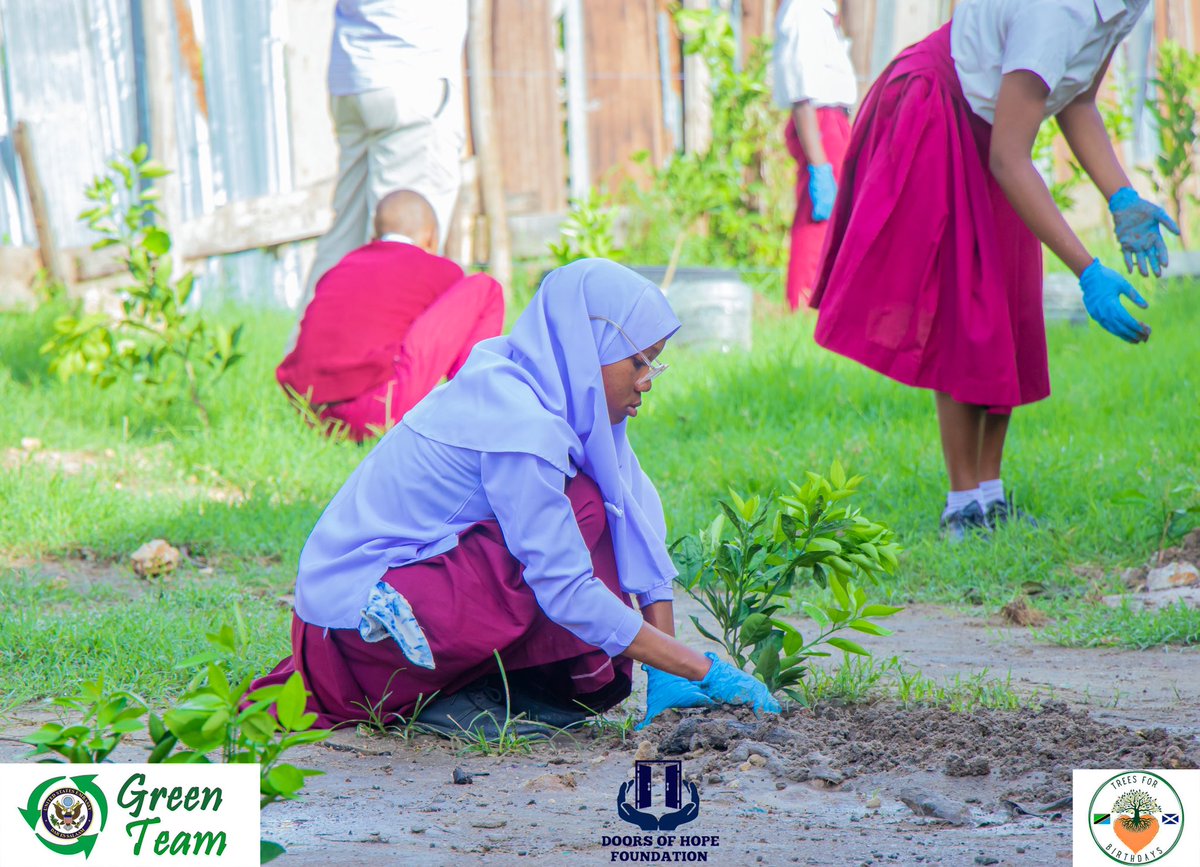 ShamimNyanda's tweet photo. Thanks balozi @USAmbTanzania of the @usembassytz for being part of the @EarthDay event. My second time working with you an indicator of your commitment to Youths agenda in protecting our Planet.

#EarthDay2023 #climateeducationcoalition #ClimateAction #InvestInOurPlanet https://t.co/9wC1rE1Vjo