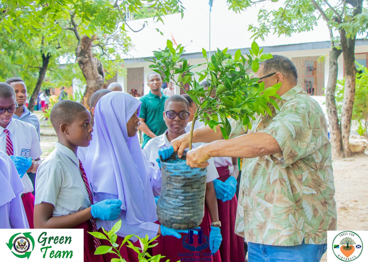 ShamimNyanda's tweet photo. Thanks balozi @USAmbTanzania of the @usembassytz for being part of the @EarthDay event. My second time working with you an indicator of your commitment to Youths agenda in protecting our Planet.

#EarthDay2023 #climateeducationcoalition #ClimateAction #InvestInOurPlanet https://t.co/9wC1rE1Vjo