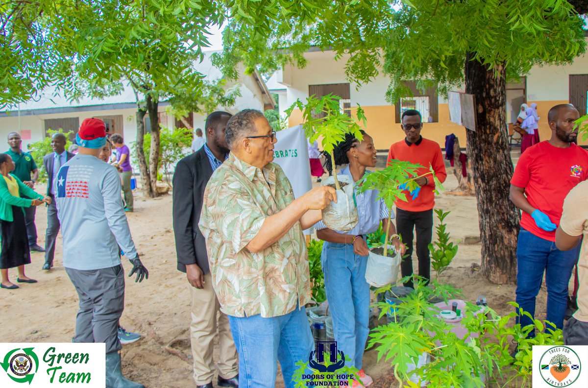 ShamimNyanda's tweet photo. Thanks balozi @USAmbTanzania of the @usembassytz for being part of the @EarthDay event. My second time working with you an indicator of your commitment to Youths agenda in protecting our Planet.

#EarthDay2023 #climateeducationcoalition #ClimateAction #InvestInOurPlanet https://t.co/9wC1rE1Vjo