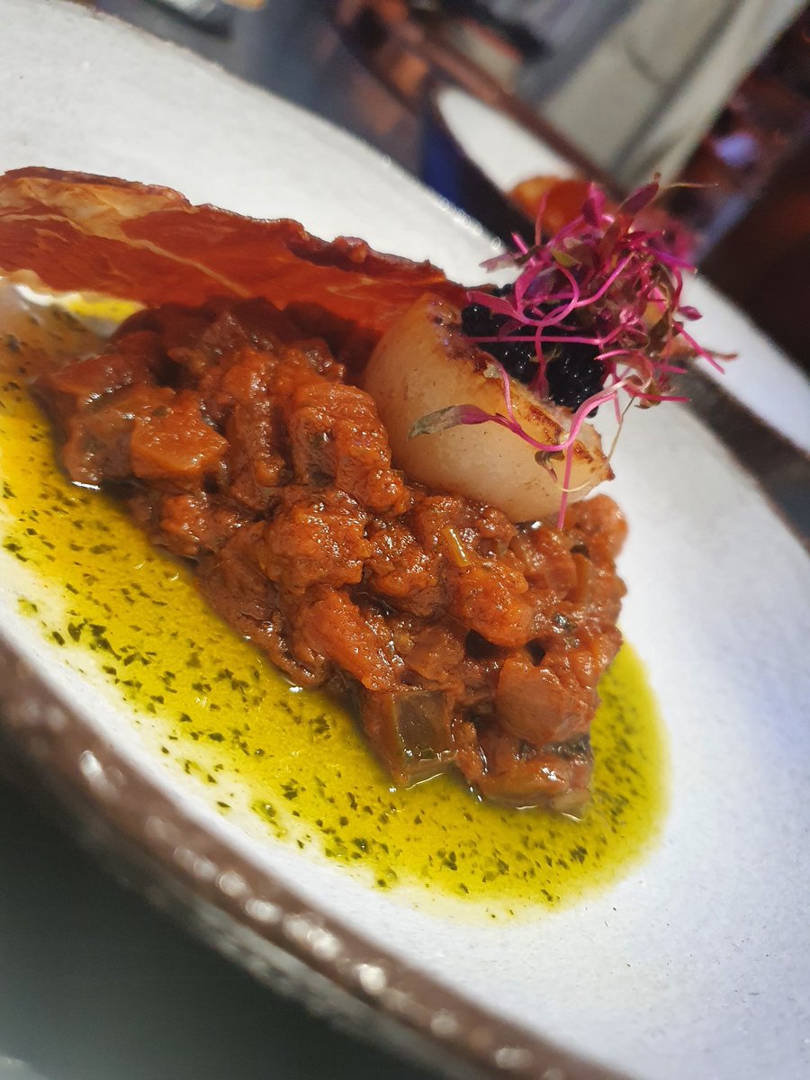 This is happens when you when you have a classical French background yet you can't forget the Punjabi spice 

Scallops with a little chaat marsala, pressed coppa, exmoor caviar &amp; sorrel dressing.

#tasteofthepunjab