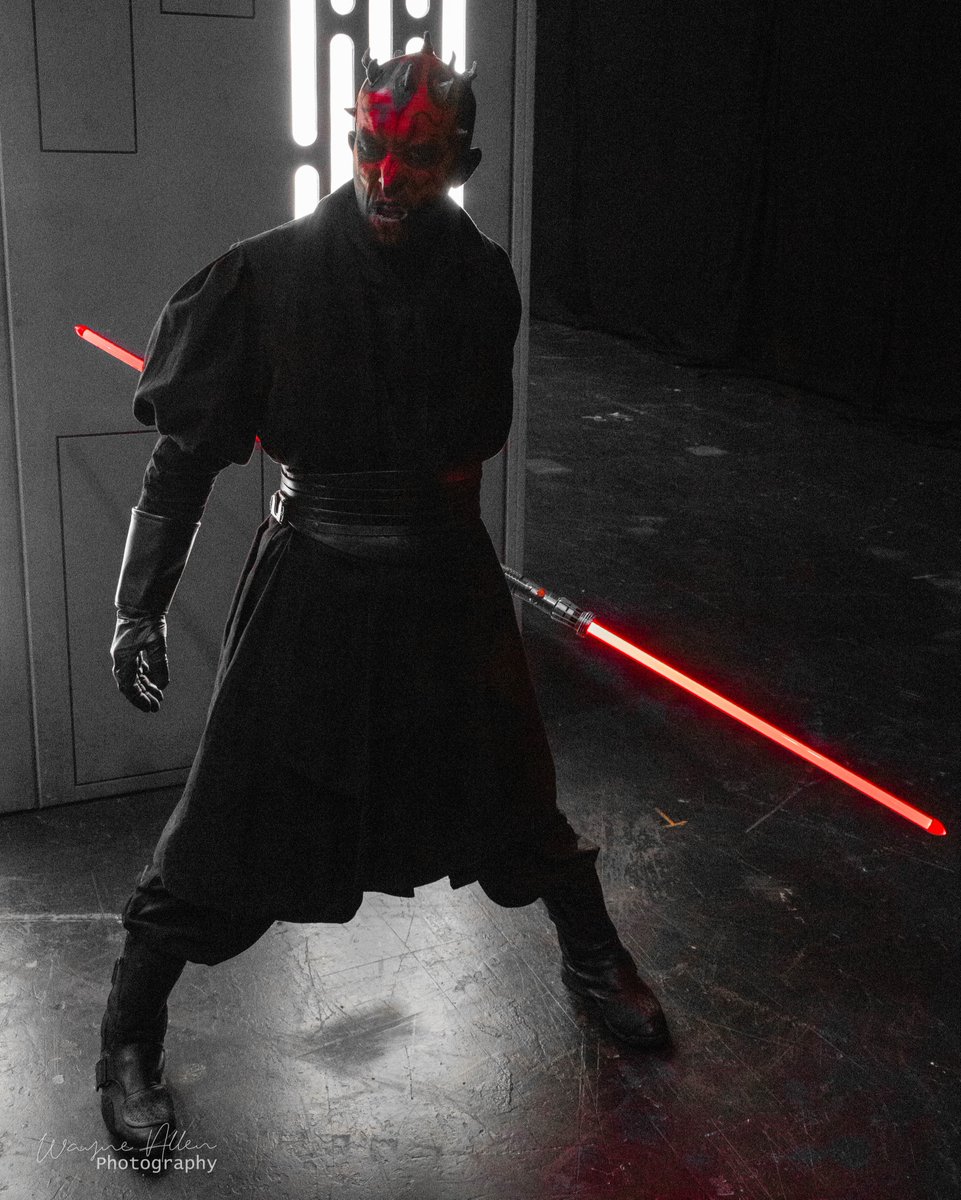I love these images of a fantastic Darth Maul, who is actually quite a gentleman in real life. 
 from MCM Comicon loom.ly/YqNiXPk
#sithsaturday #darthmaul #sith  #cosplay #cosplayphotography #cosplayer #cosplaying #cosplayphotographer #waynepictures
