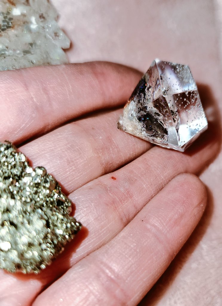 dchchealing's tweet photo. Raise your Frequency! #healwithme #devine #Paysondiamonds #devinecustomhealingcreations #Idahome #orgonites https://t.co/Ew2nYD5S8i