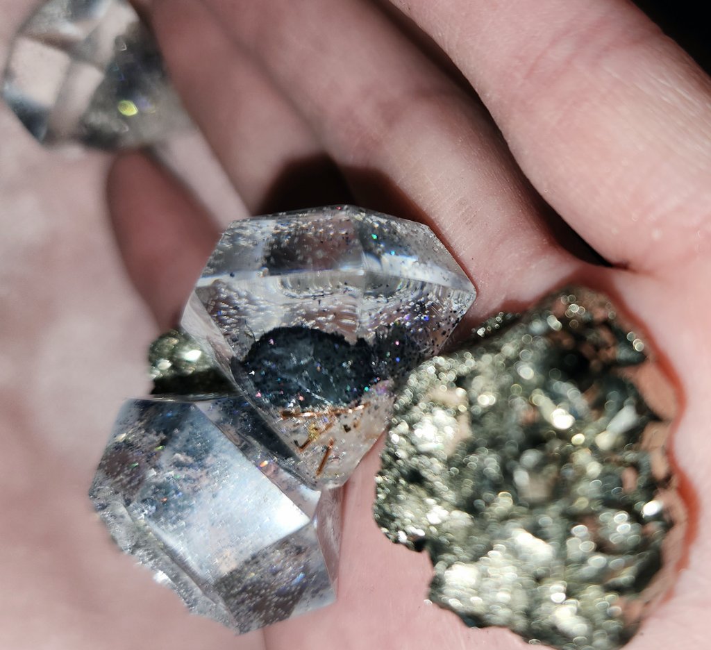 dchchealing's tweet photo. Raise your Frequency! #healwithme #devine #Paysondiamonds #devinecustomhealingcreations #Idahome #orgonites https://t.co/Ew2nYD5S8i