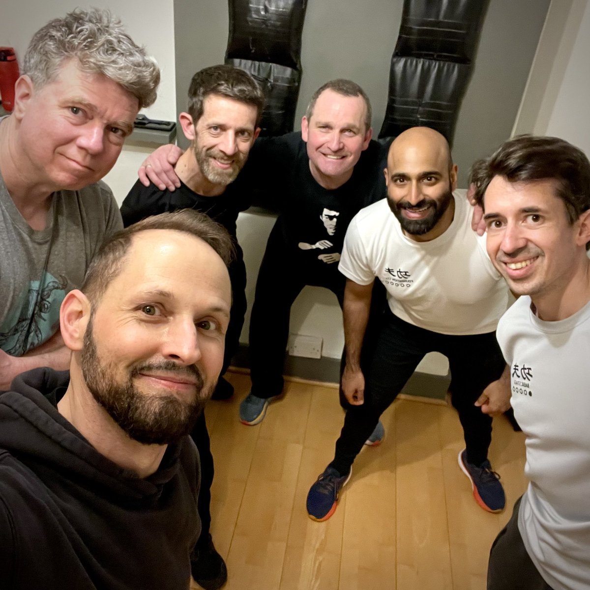 F_W_T_S's tweet photo. Great small-group #kungfu #training session on Thursday this week. Lots of energy, focus and smiling faces. It’s an honour to share knowledge with these guys. 🙏

#fwts #fwtskungfu #wingchun #wingtsun #martialarts #newmalden #surrey #swlondon #uk https://t.co/QgIVOjDbDt