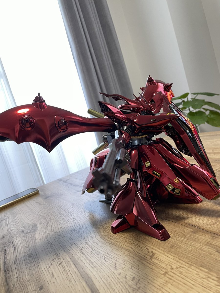 megumin_yuna's tweet photo. ようやくナイチンゲール完成しました！
今回はボーンペイントさんのボーンミラーを使ったメッキ調塗装してなかなかいい感じ！
割れた部品もちょこちょこあったけど、いい感じにできてよかった！
#ガンプラ好きとつながりたい 
#ガンプラ 
#ボーンペイント https://t.co/9Msb5dcbyj
