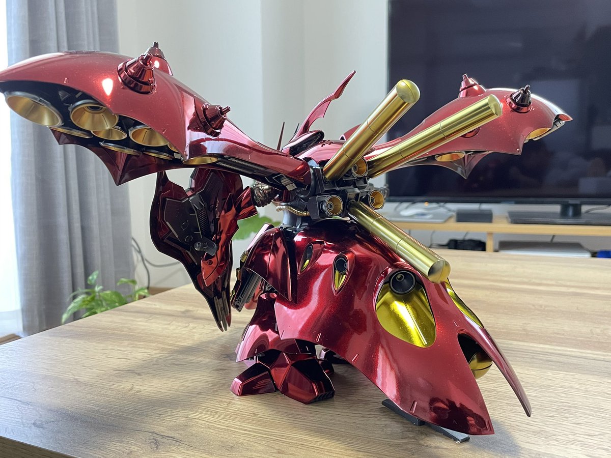 megumin_yuna's tweet photo. ようやくナイチンゲール完成しました！
今回はボーンペイントさんのボーンミラーを使ったメッキ調塗装してなかなかいい感じ！
割れた部品もちょこちょこあったけど、いい感じにできてよかった！
#ガンプラ好きとつながりたい 
#ガンプラ 
#ボーンペイント https://t.co/9Msb5dcbyj