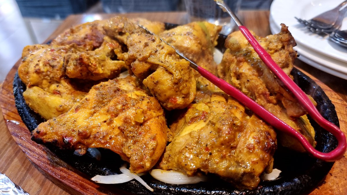 IamCalmy's tweet photo. Brunch
Eid ki ayashi
Alhamdulillah
#Nehari #MuttonQorma #ChickenBBQ #GarlicNaan
#EidMubarak #EidUlFitr https://t.co/GFmwHxH8t3