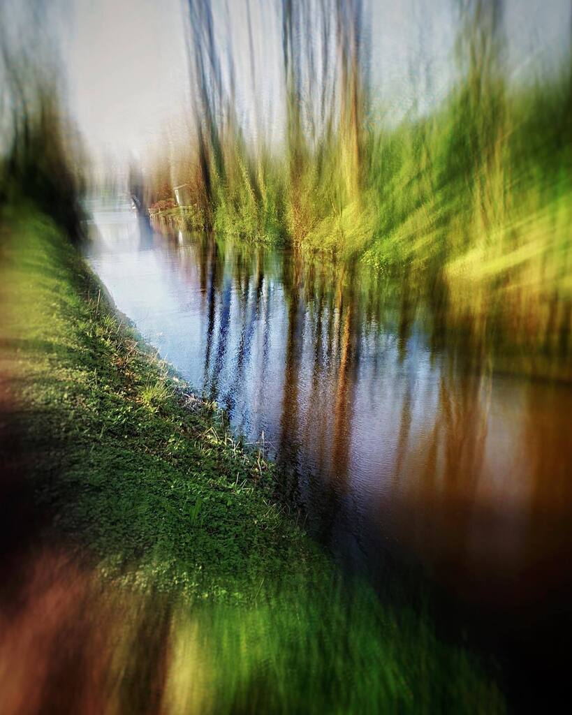 GhostsGavin's tweet photo. “…a restless activeness, a destructive-creative force-presence that does not coincide fully with any specific body...”
Jane Bennett

#springlight #vibrantmatter #icm #icmphotography #cameramovement #vibrancy #connectedness #lightonwater #janebennett https://t.co/nKwQAHI4kR