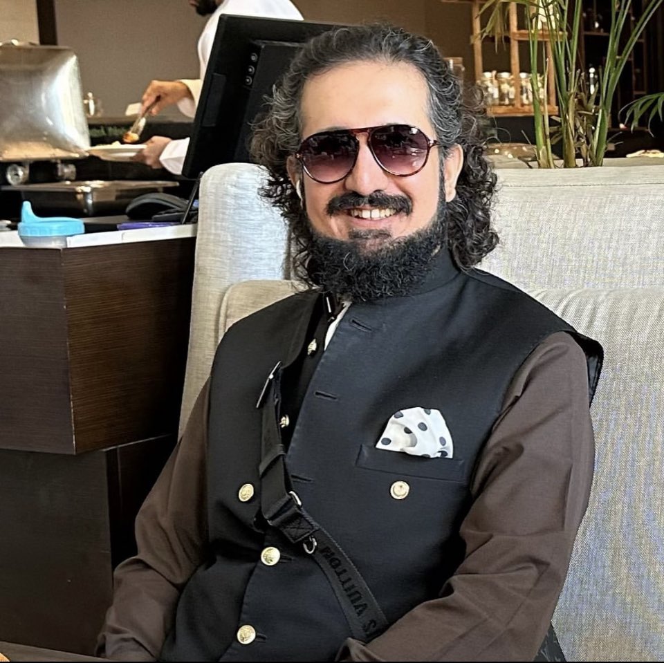 دیکھنے والوں نے اے پردہ نشین تجھے دیکھ لیا
#HBDSahibzadaSultan422