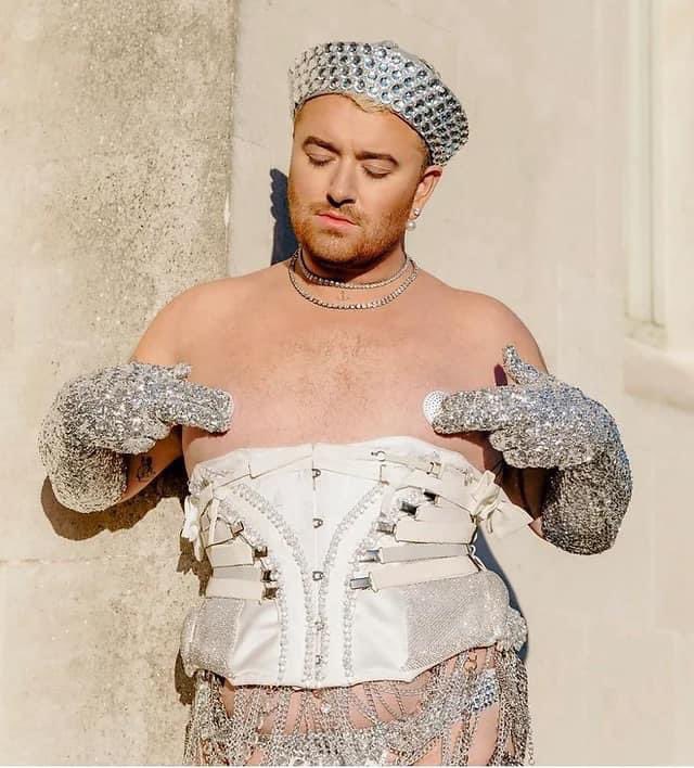 TezzaBelle88's tweet photo. 1 is hailed a legend and the other is called every name under the sun.. The sad bit is both people are just being themselves. https://t.co/w0UWN4DMBt