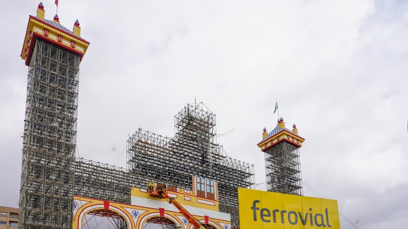 FonsiLoaiza's tweet photo. La empresa Ferrovial es la encargada del montaje de la Feria en Sevilla. Se lleva 1,2M€ cada año en la Feria de abril. Se acaba de llevar la empresa a Países Bajos para no pagar impuestos en España. https://t.co/8xxSQa7WAF