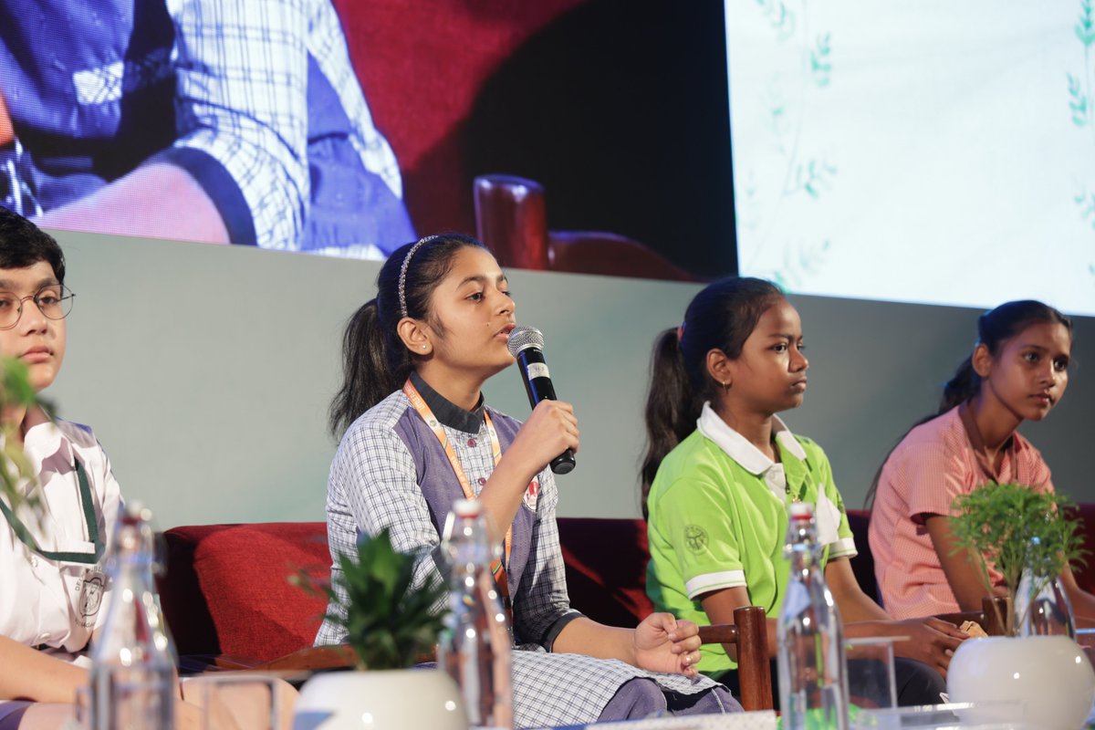 CEEahmedabad's tweet photo. @HCL_Foundation  and #CEEIndia launched a national level initiative ‘Generation for Climate ActioN - #GENCAN’ on the #EarthDay at @habitatworld, #NewDelhi. Over 400 #students, #teachers, #NGOs, #institutions and #professionals and various dignitaries participated in the event. https://t.co/18LcbcfXwg